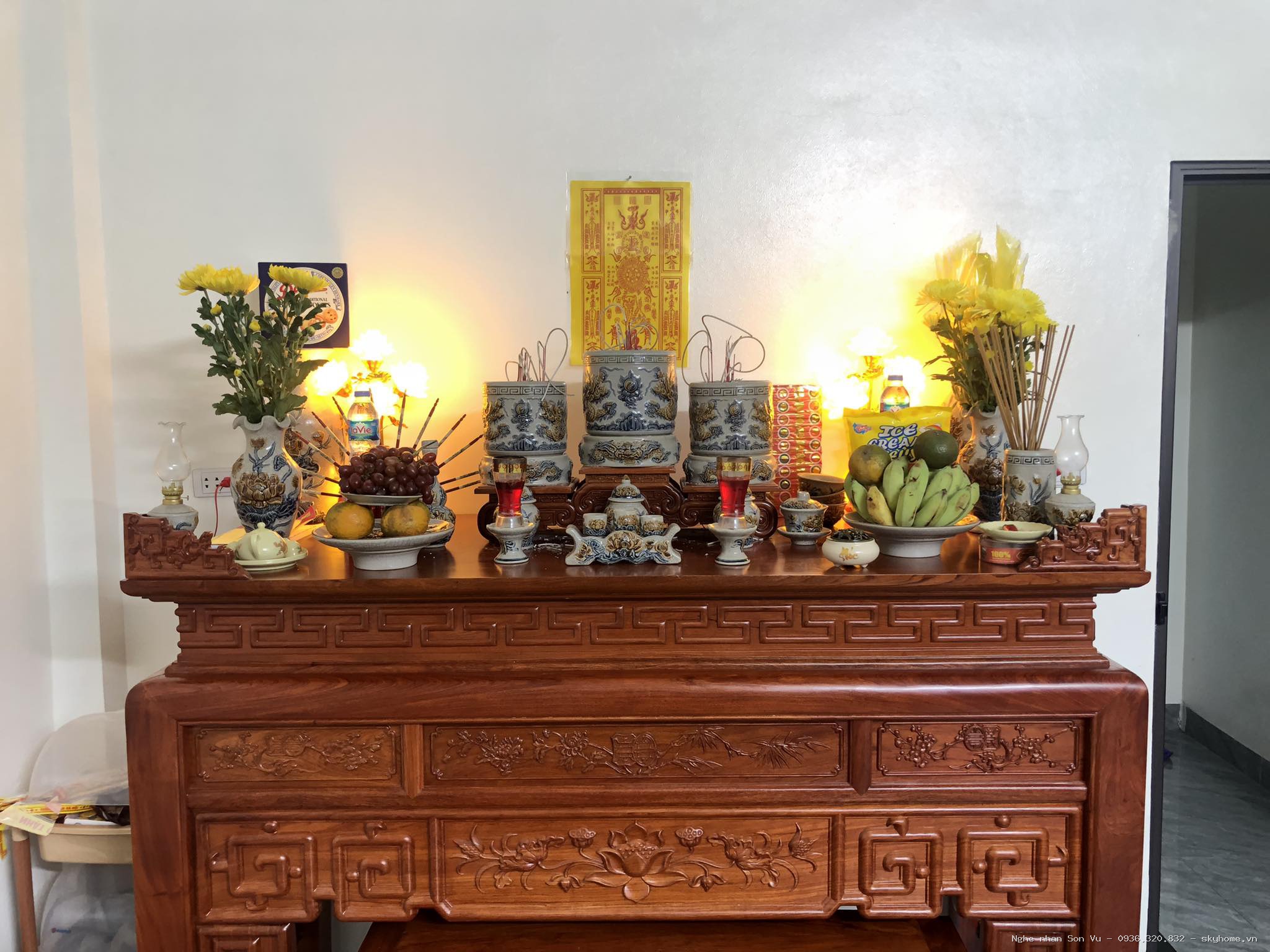 Bàn thờ Ngũ Phúc và đôi vách ngăn cnc hoa sen - Chế tác bởi Nghệ nhân Sơn Vũ